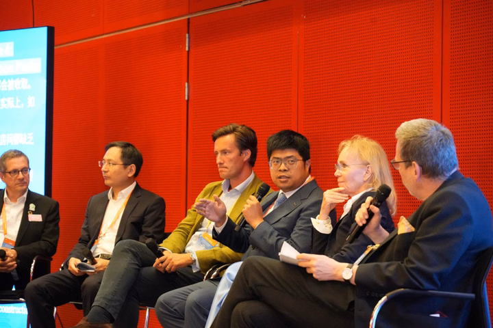 Jia Chao speaking at the Zero-Carbon Parks Subforum panel discussion on industrial decarbonization.