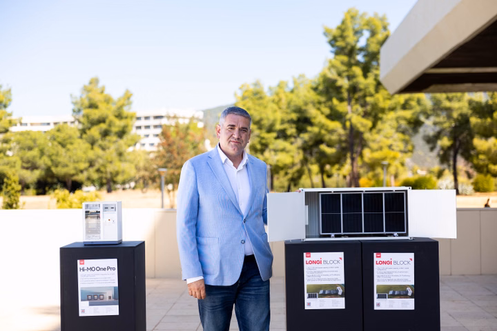 Adrian Kocan from Longi Solar presenting commercial battery storage solutions.