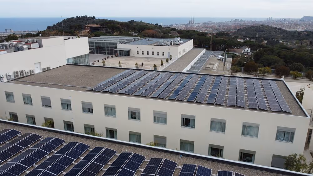 LONGi Hi-MO X6 solar panels installed on the roof of the Guttmann Institute in Badalona.