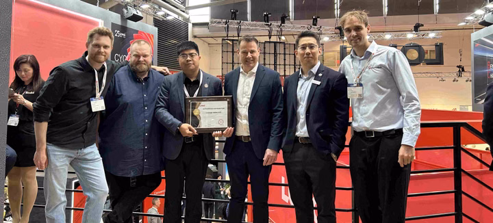 Representatives from LONGi and Lemvigh-Müller holding a partnership certificate at Intersolar 2025.